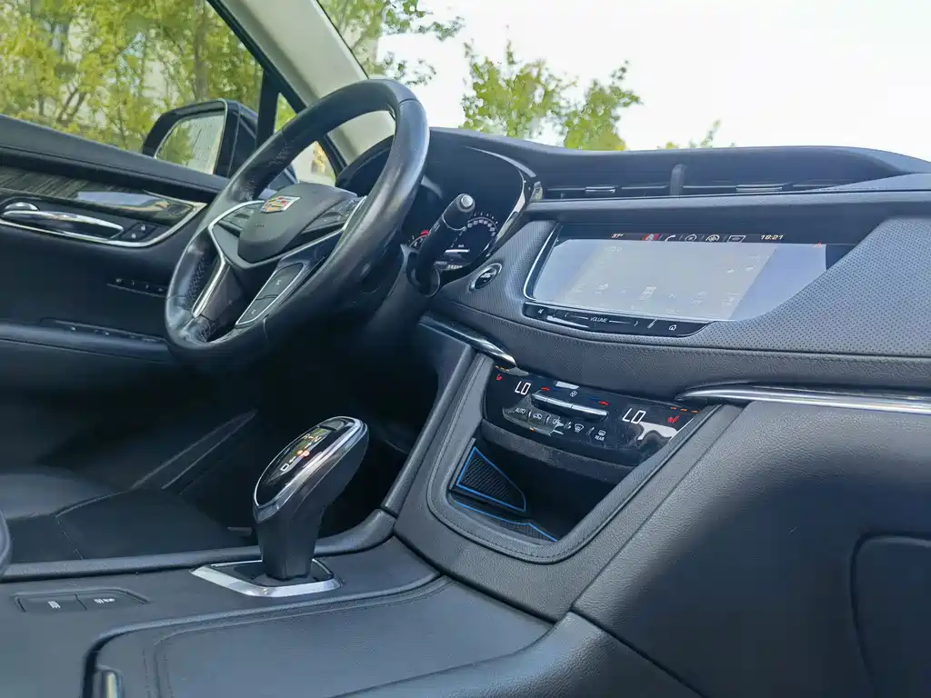 Cadillac XT5 2016 — фото 11