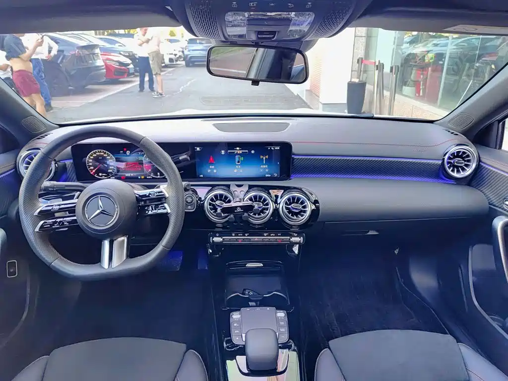 Mercedes-Benz A-Class 2023 — фото 10