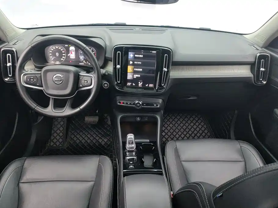 Volvo XC40 2020 — фото 12