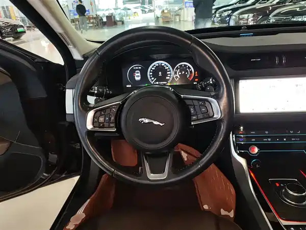 Jaguar XFL 2020