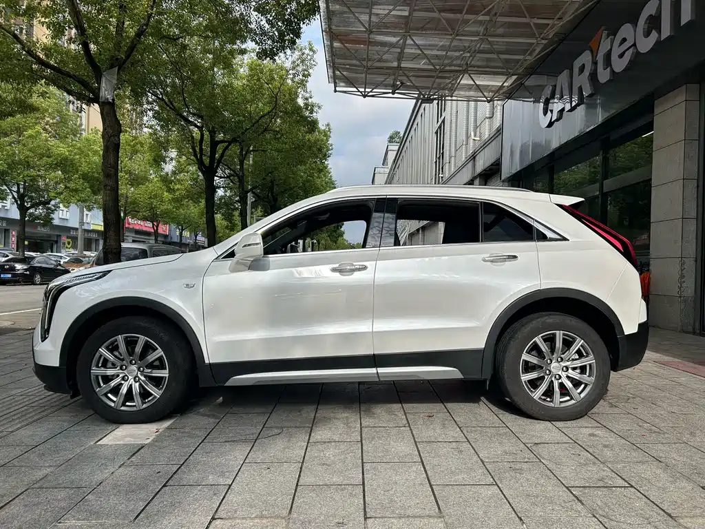 Cadillac XT4 2022 — фото 12