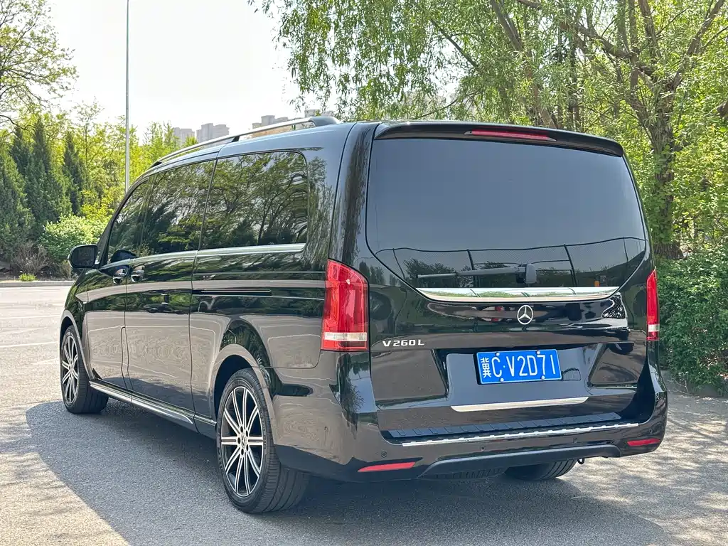 Mercedes-Benz V-Class 2022 — фото 20