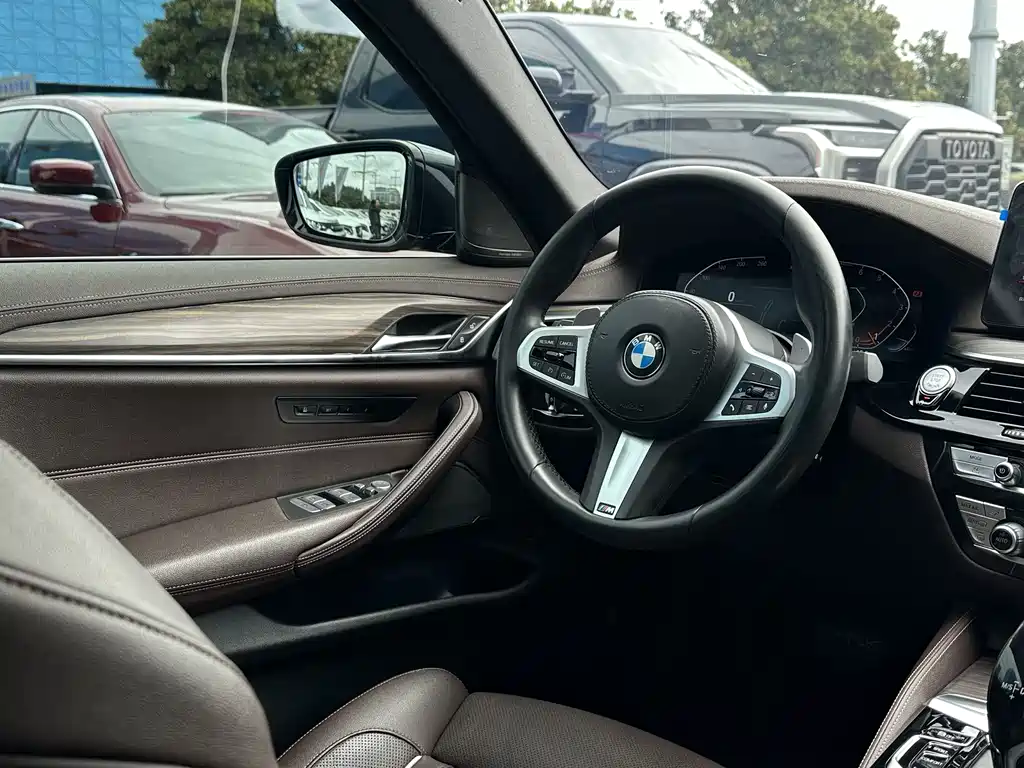 BMW 5 Series 2022 — фото 17