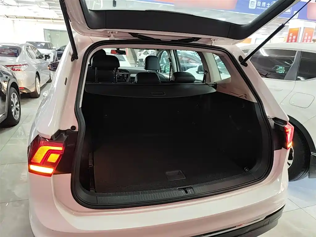 Volkswagen Tiguan L 2018 — фото 19