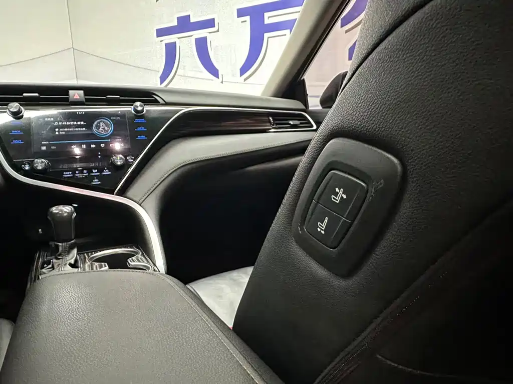 Toyota Camry 2020 — фото 13