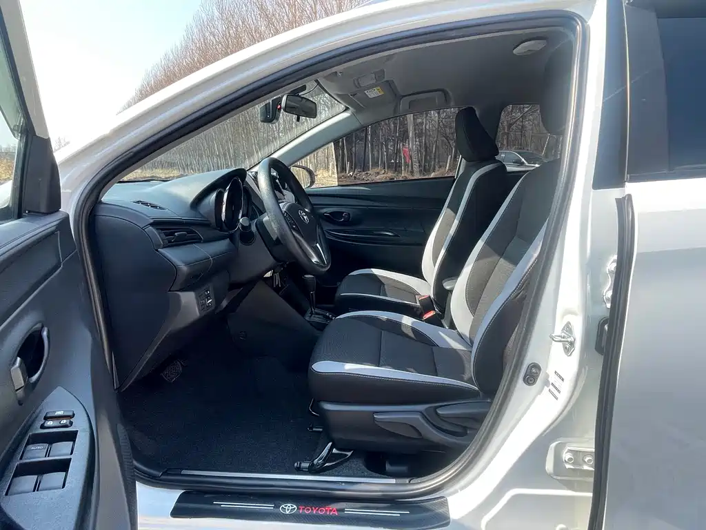 Toyota Yaris L 2022
