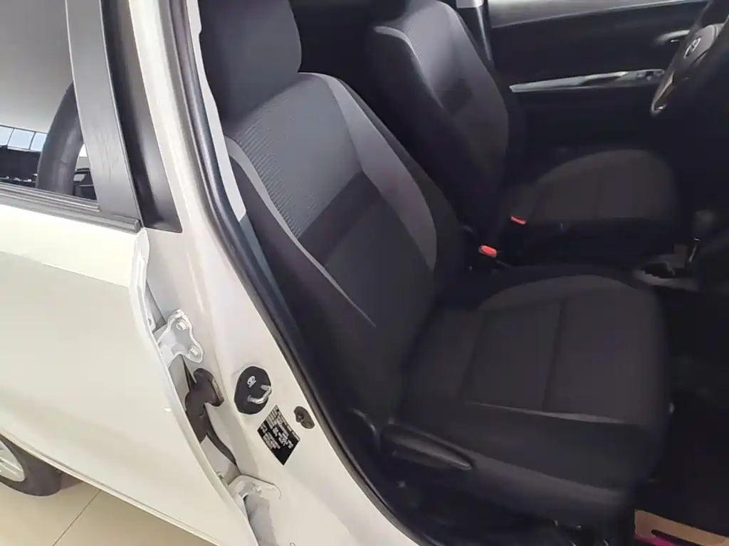 Toyota Vios 2023 — фото 25