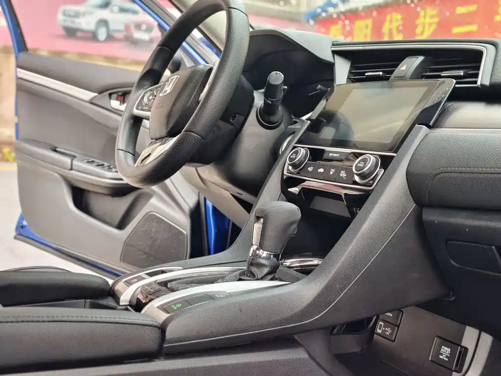 Honda Civic 2019 — фото 12