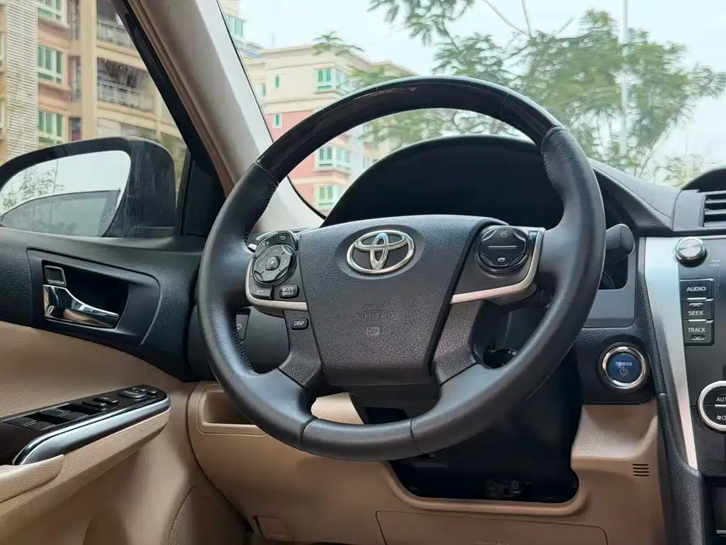 Toyota Camry 2014 — фото 17