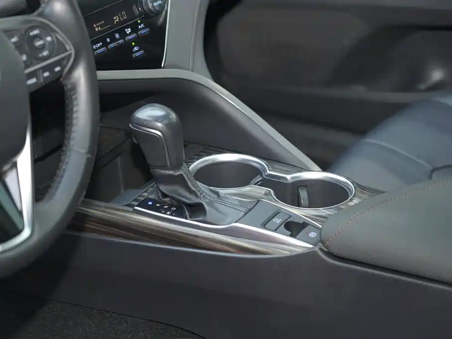 Toyota Camry 2020 — фото 10