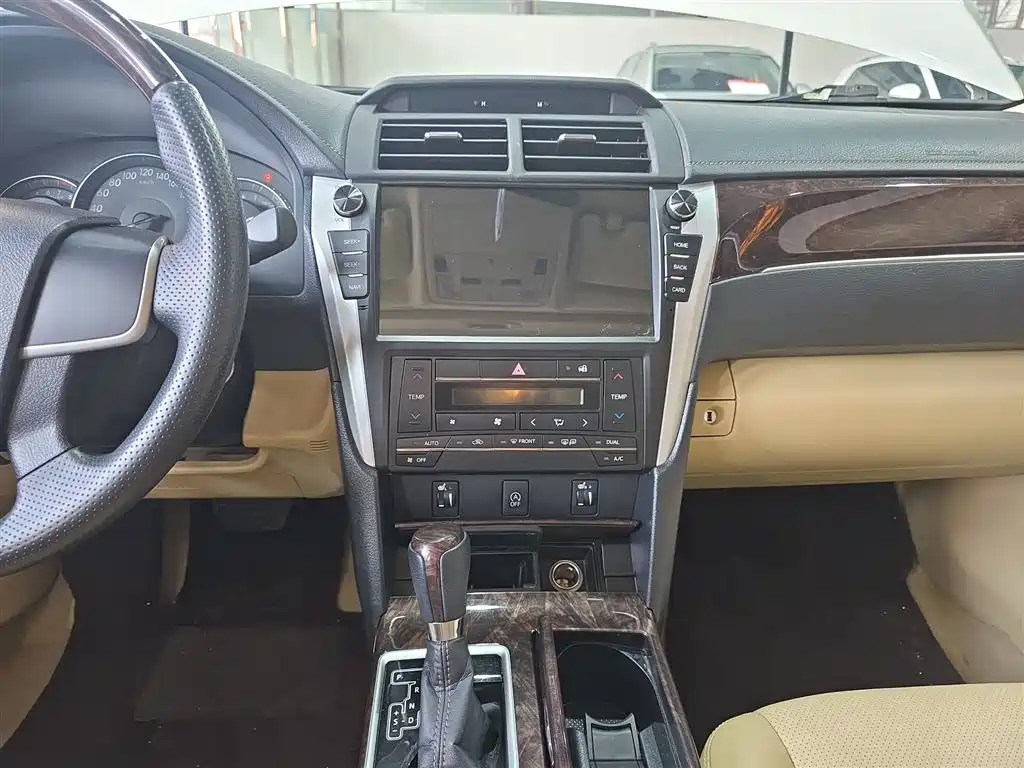Toyota Camry 2017 — фото 13