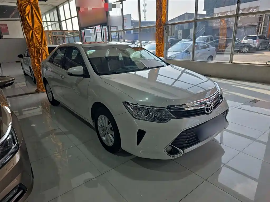 Toyota Camry 2017 — фото 4