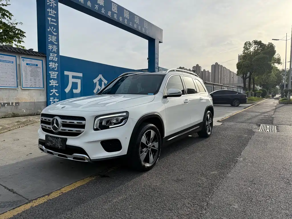 Mercedes-Benz GLB 2023 — фото 1