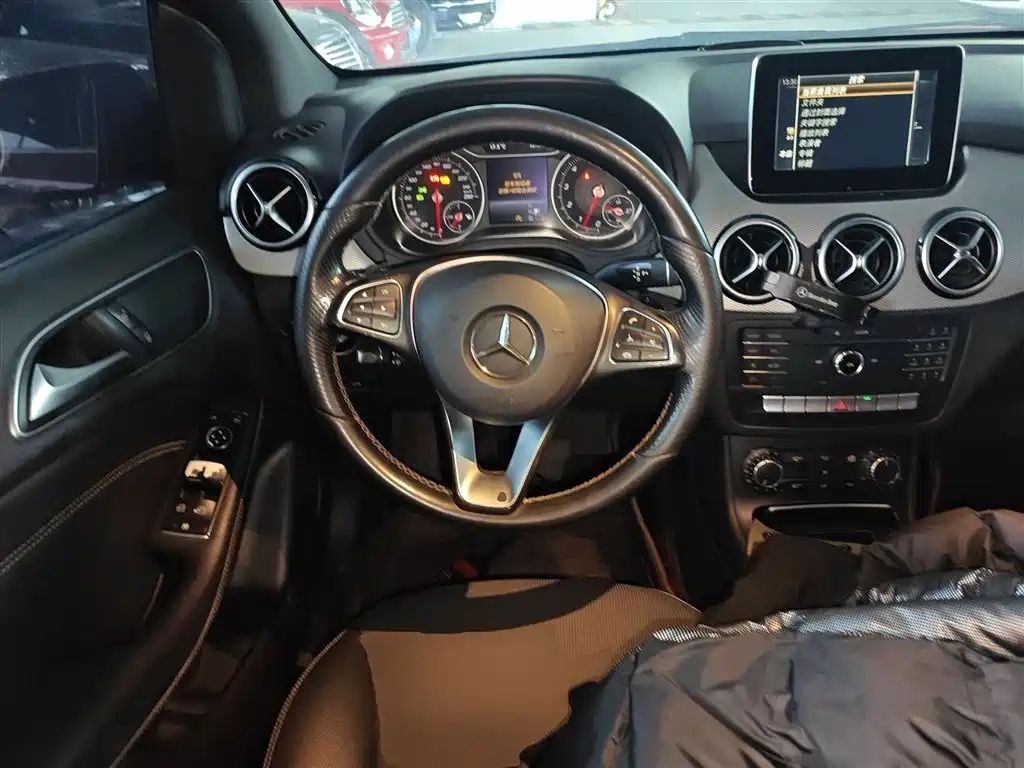 Mercedes-Benz B-Class 2016 — фото 7