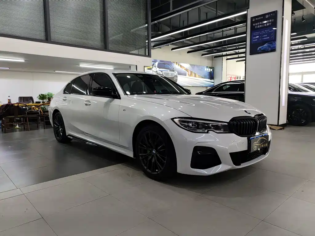 BMW 3 Series 2021 — фото 1