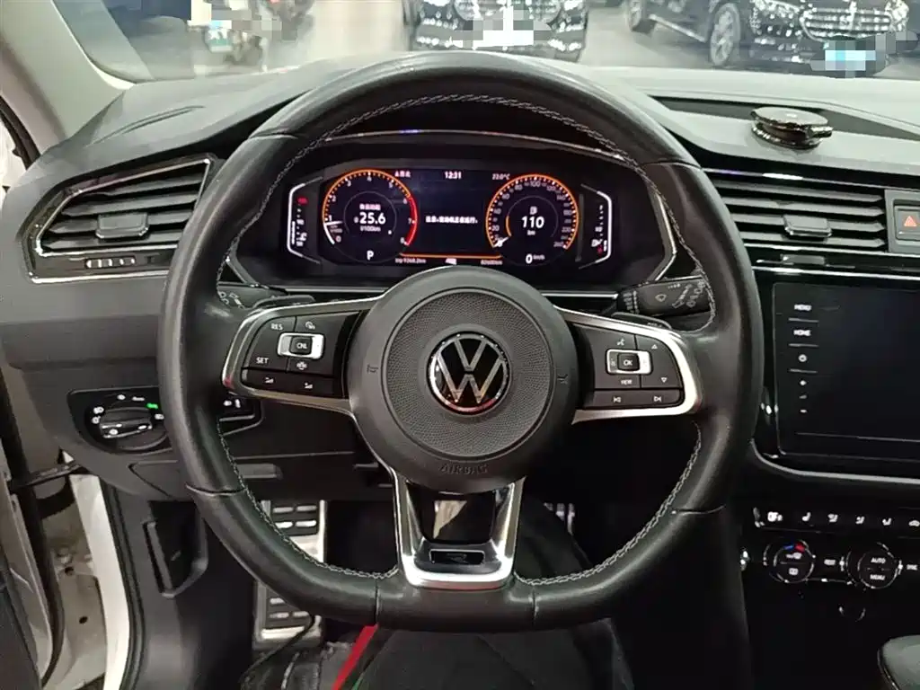 Volkswagen Tiguan L 2021 — фото 11