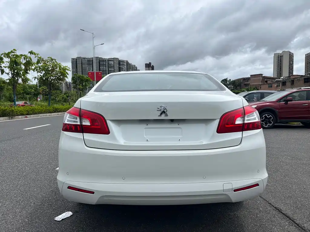 Peugeot 408 2015
