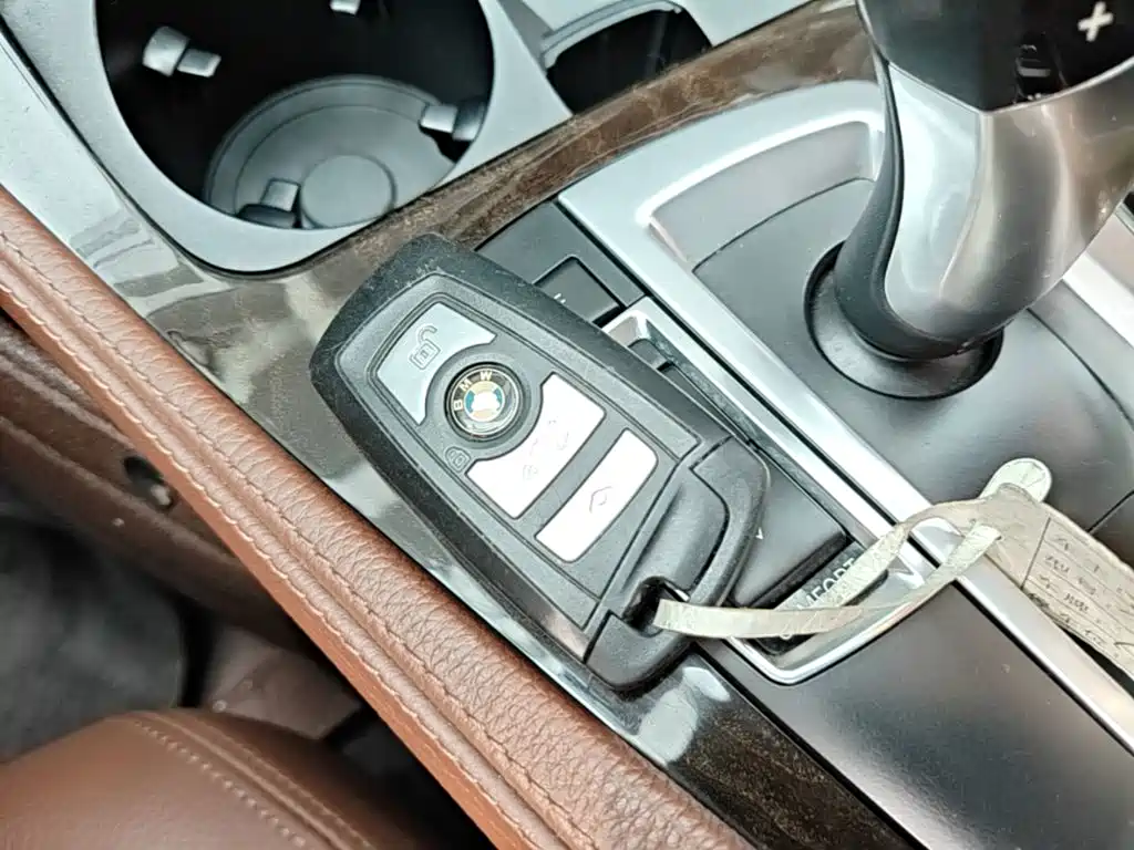 BMW 5 Series 2015 — фото 9