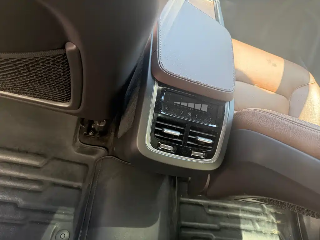 Volvo XC90 2023 — фото 10