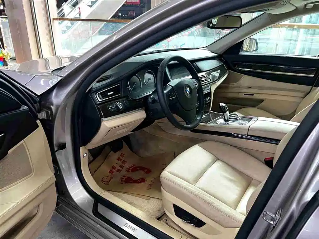 BMW 7 Series 2012 — фото 6