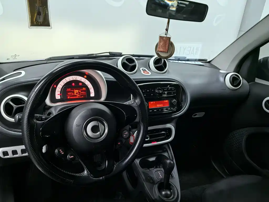 smart Fortwo 2018 — фото 14