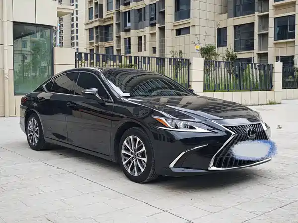 Lexus ES 2022