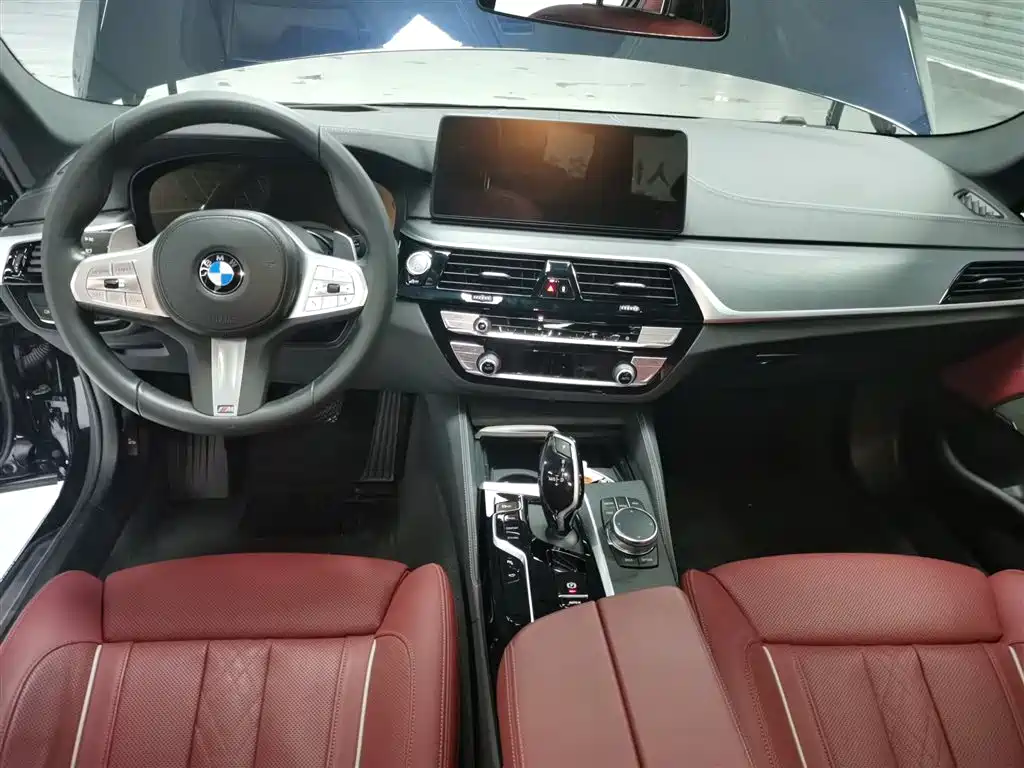 BMW 5 Series 2023 — фото 10
