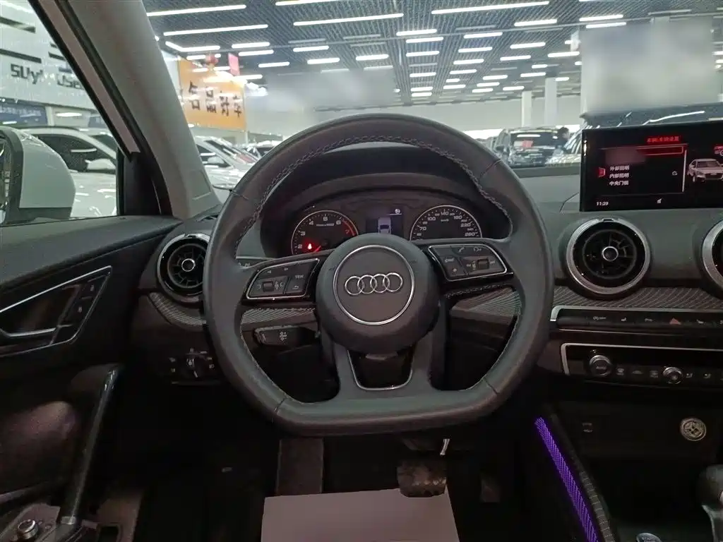 Audi Q2L 2023 — фото 11
