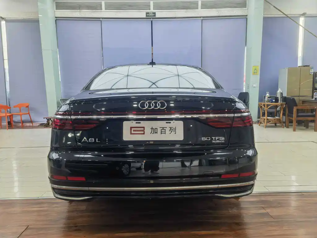 Audi A8 — фото 16