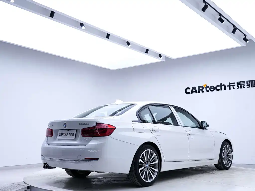 BMW 3 Series 2019 — фото 12