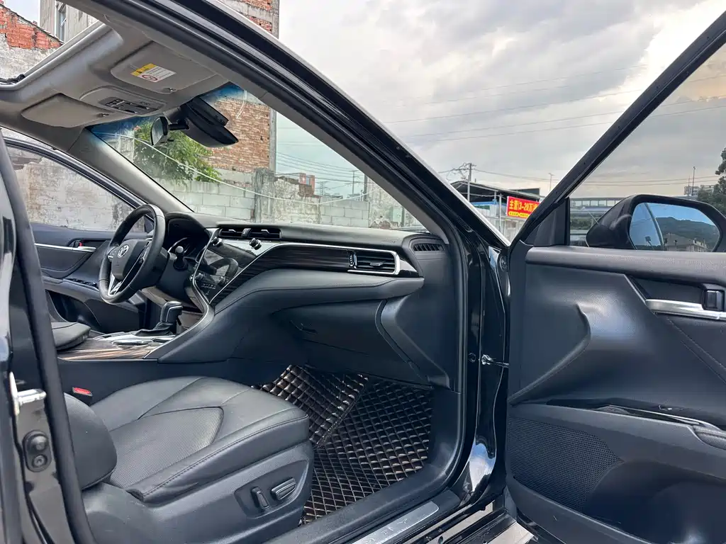 Toyota Camry 2021 — фото 13