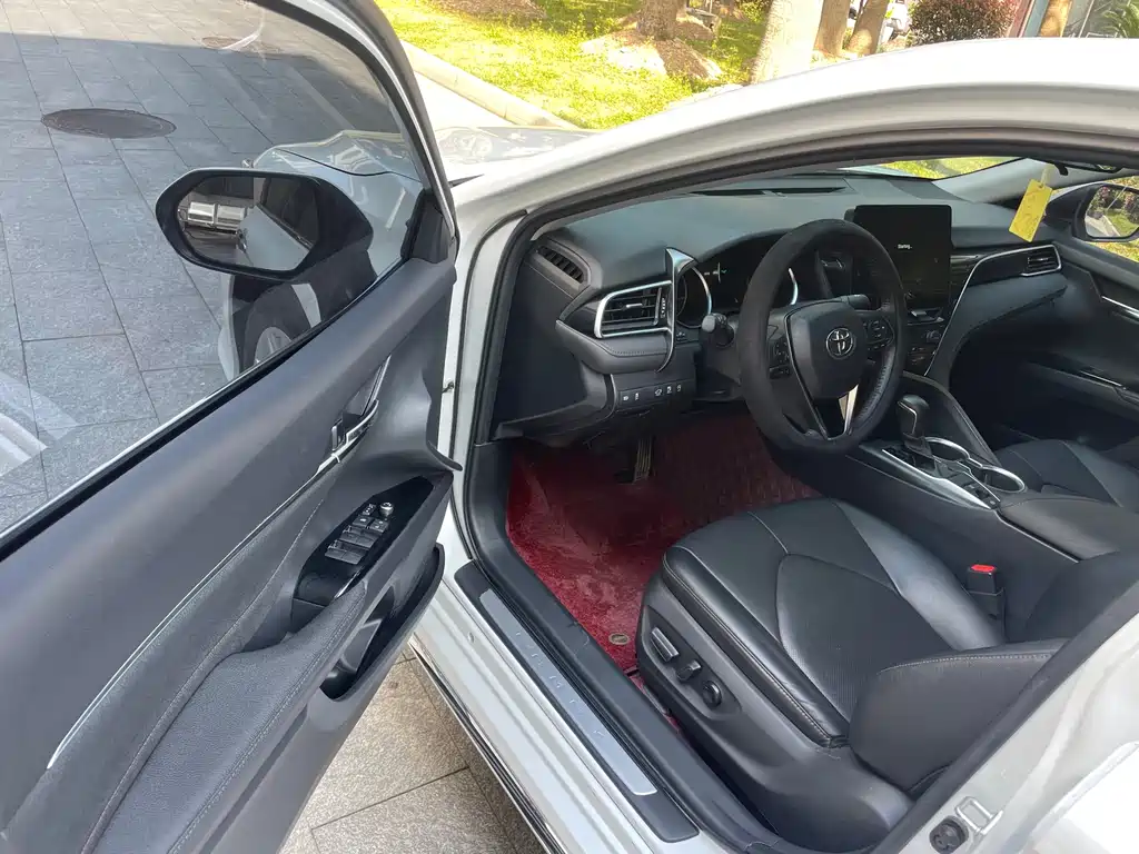 Toyota Camry 2024 — фото 9