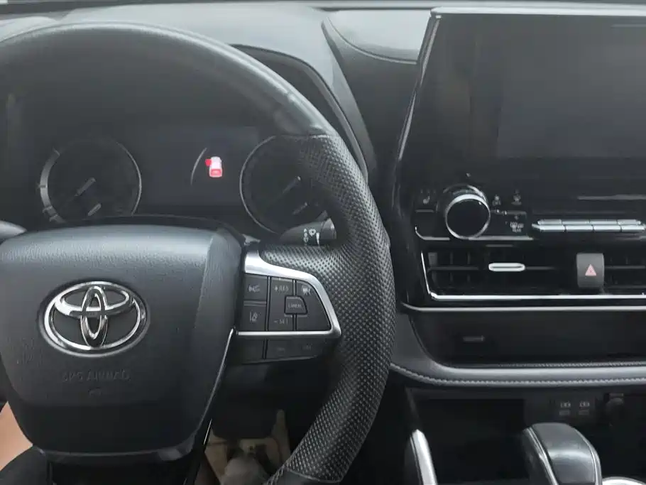 Toyota Highlander 2023 — фото 12