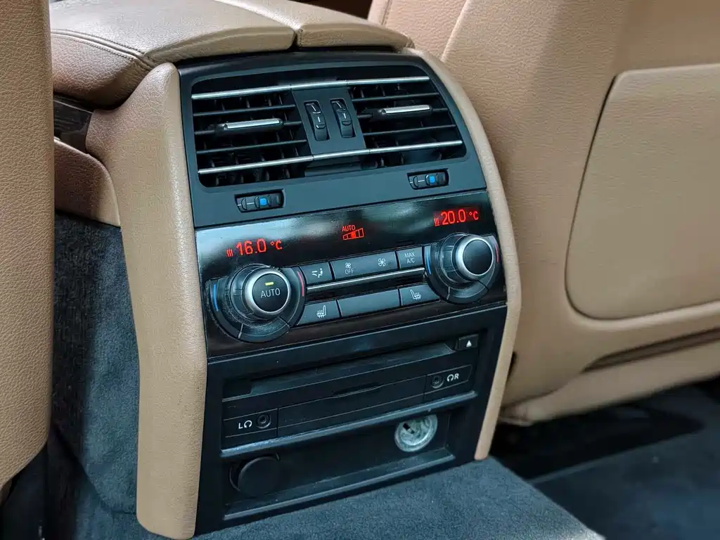 BMW 7 Series 2015 — фото 22