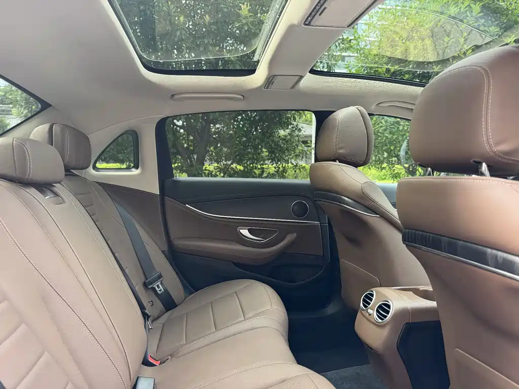 Mercedes-Benz E-Class 2020 — фото 15