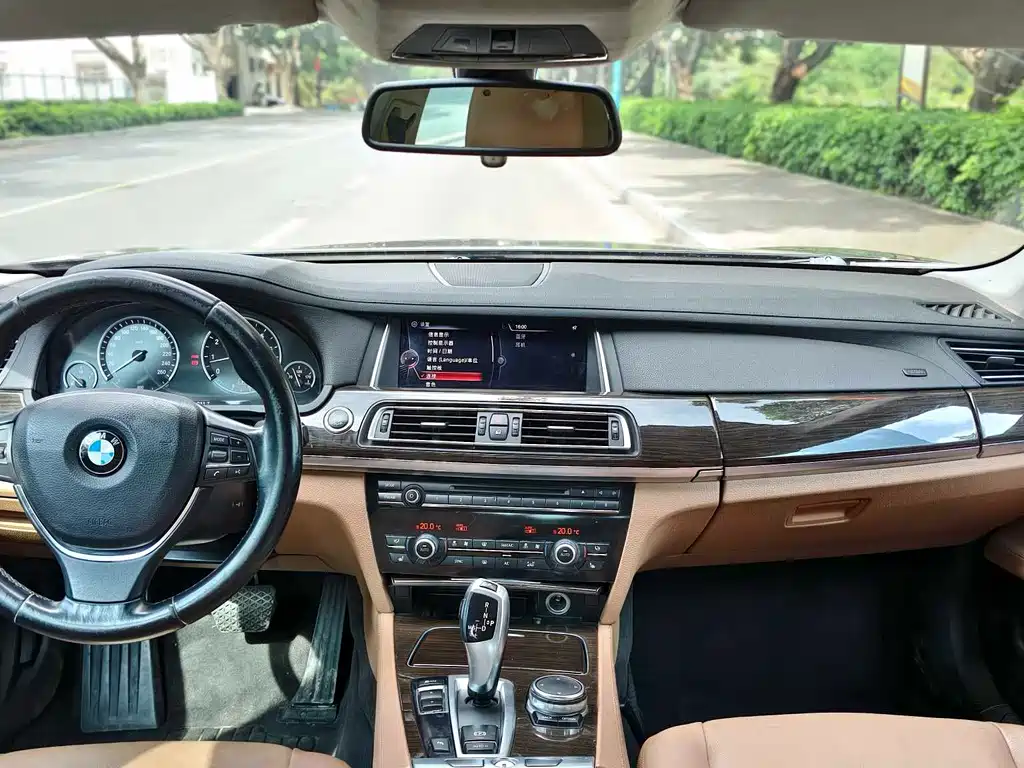 BMW 7 Series 2015 — фото 24