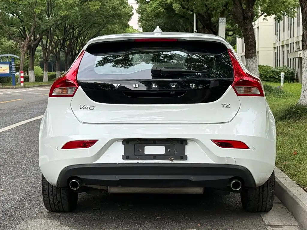 Volvo V40 2015 — фото 5