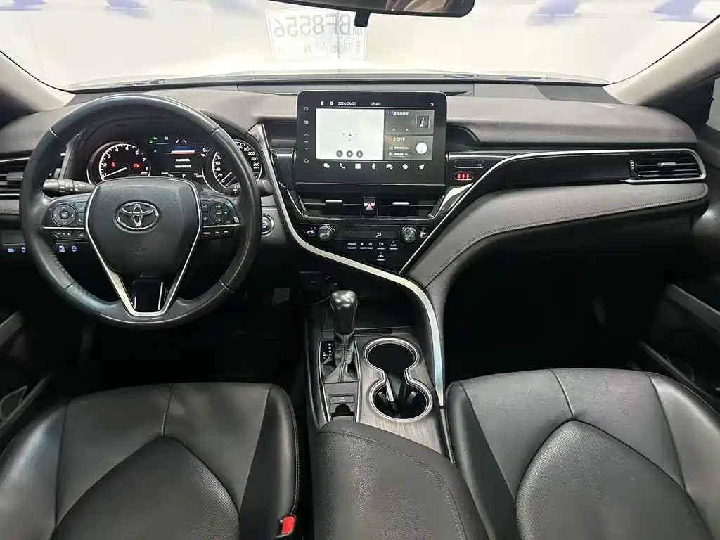 Toyota Camry 2022 — фото 8