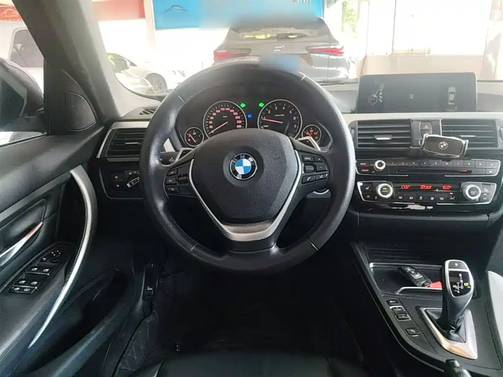BMW 3 Series 2016 — фото 11
