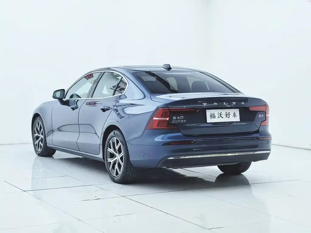 Volvo S60 2023 — фото 29
