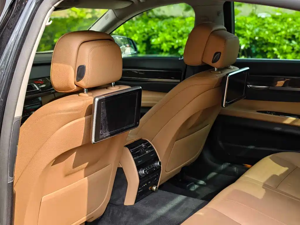 BMW 7 Series 2015 — фото 11