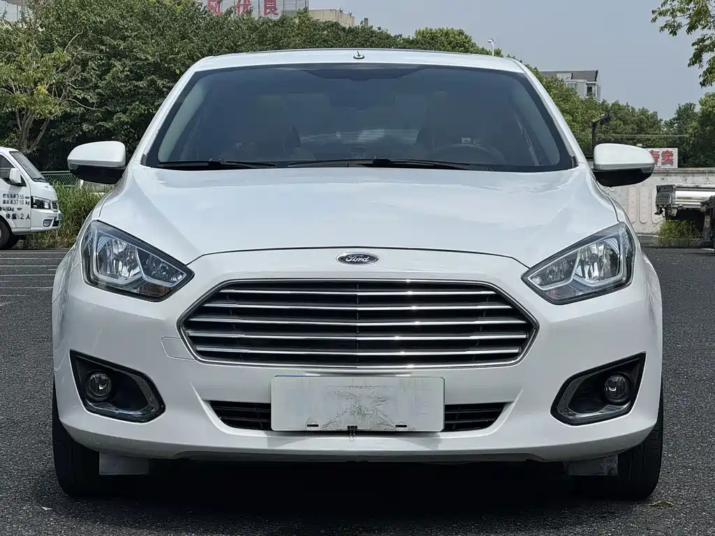 Ford Escort 2015 — фото 4