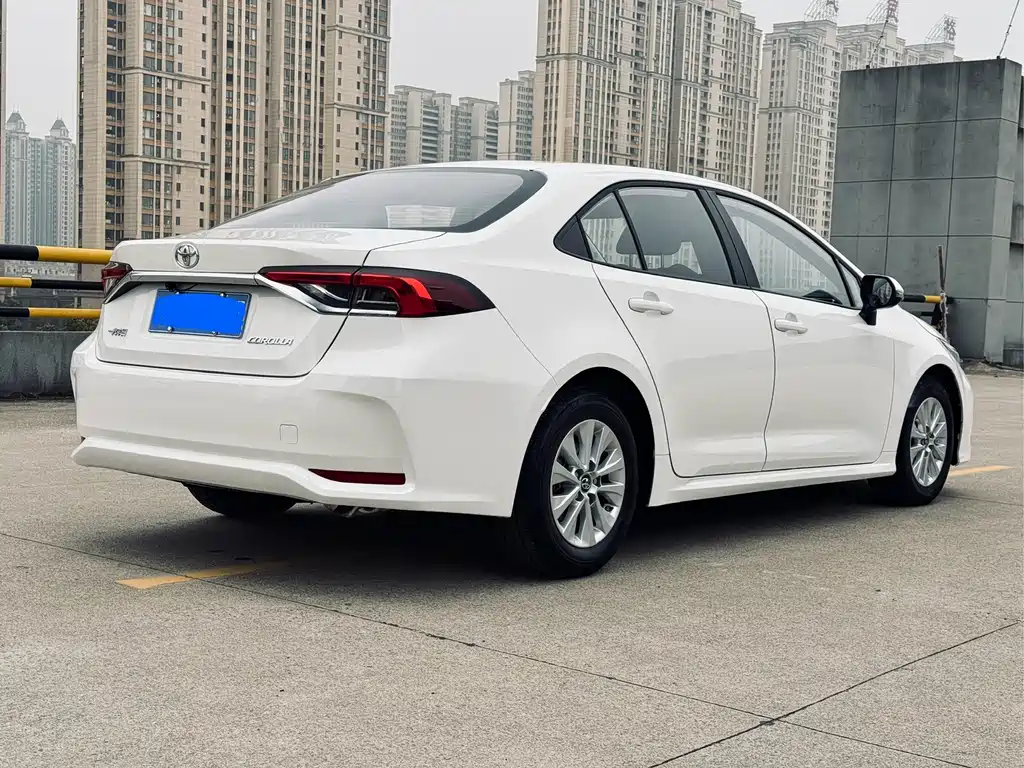 Toyota Corolla 2023 — фото 4