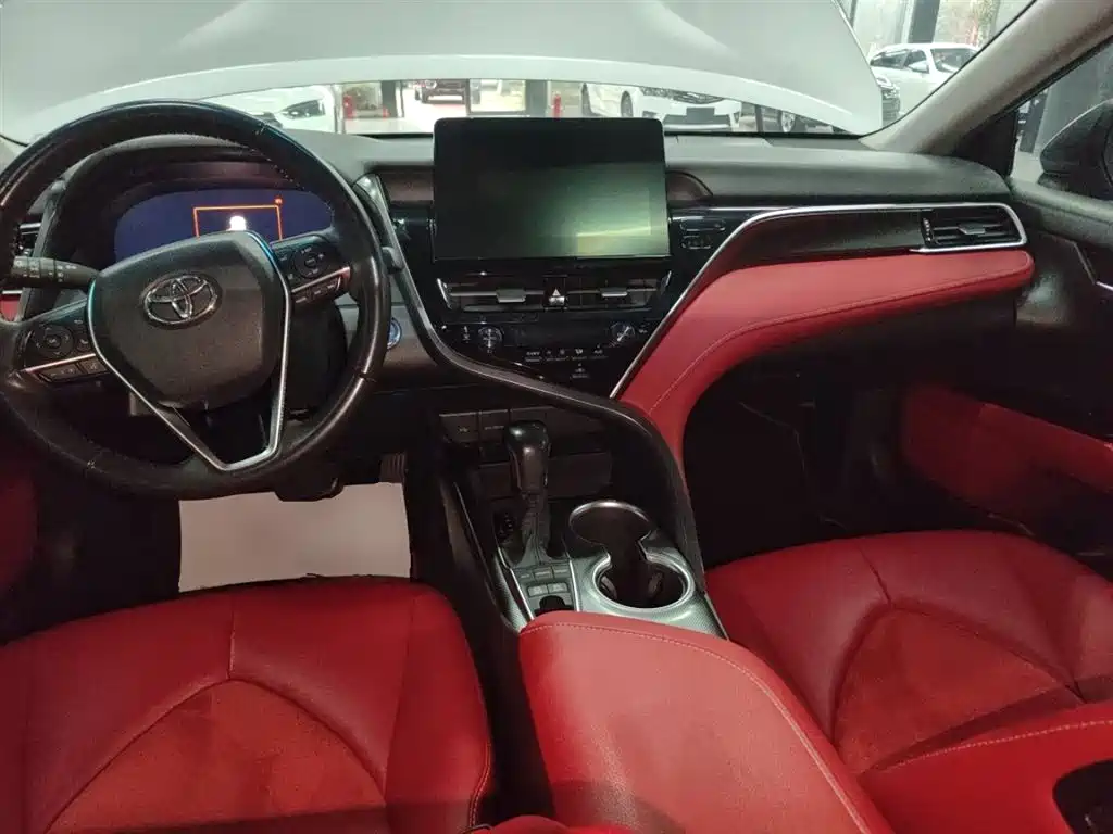 Toyota Camry 2022 — фото 10