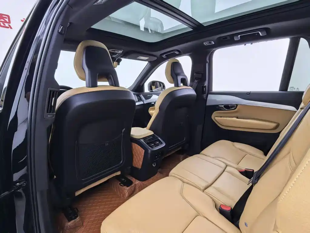 Volvo XC90 2017 — фото 13