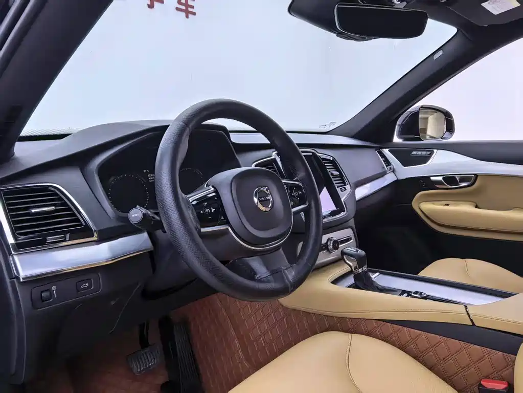 Volvo XC90 2017 — фото 16