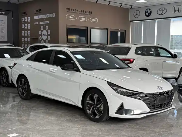 Hyundai Elantra 2022