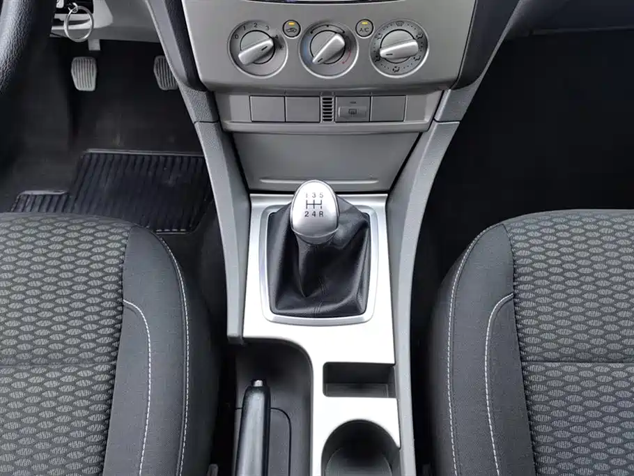 Ford Focus 2015 — фото 16