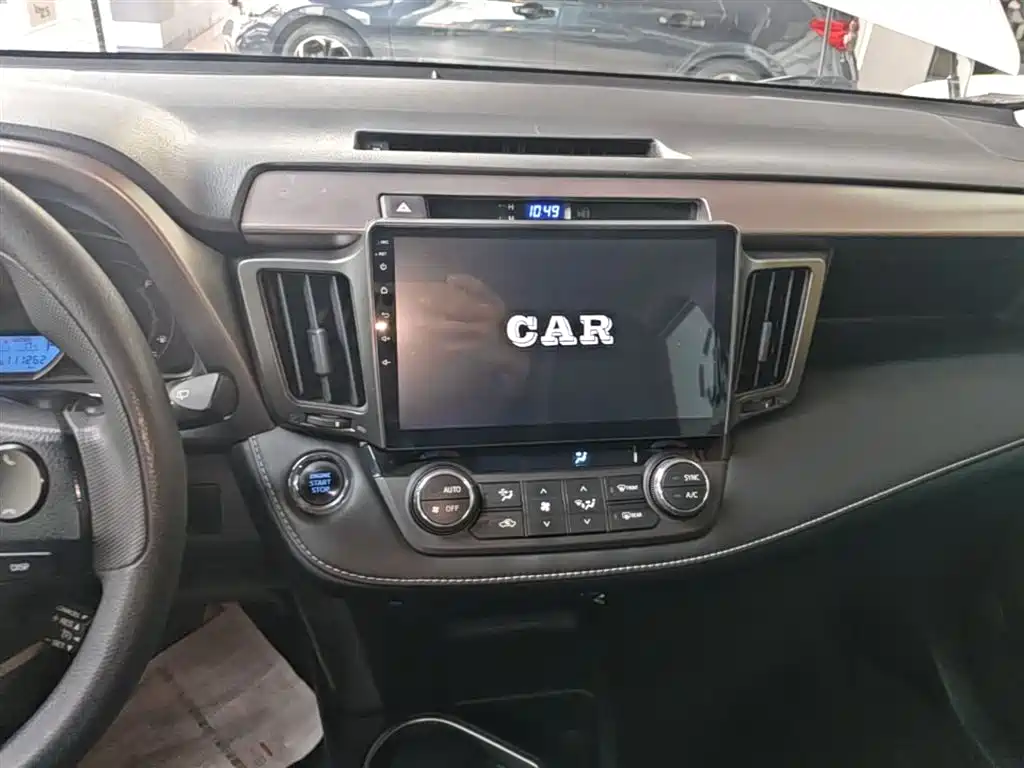Toyota RAV4 2017 — фото 13