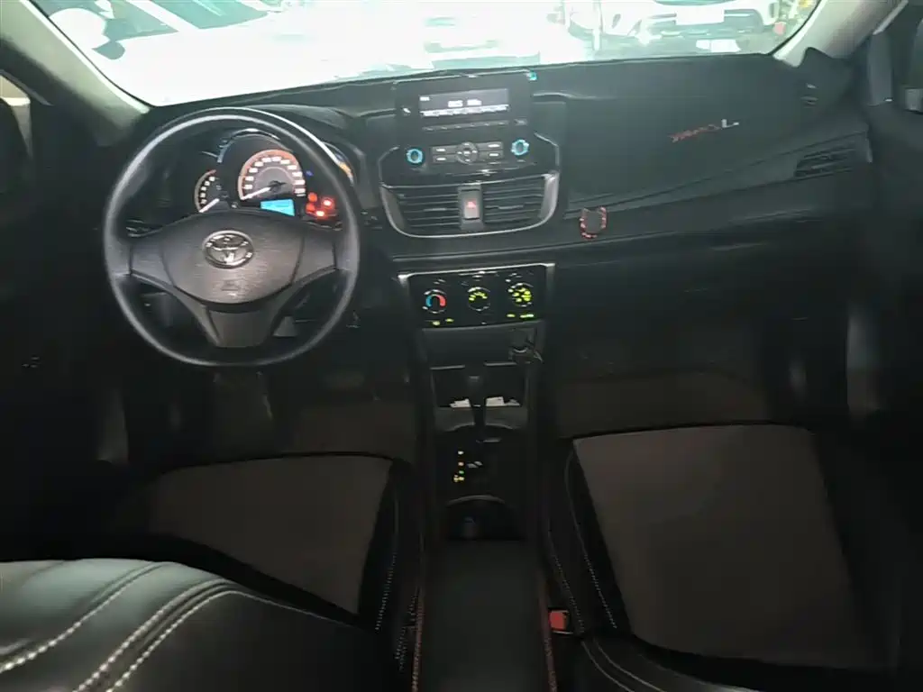 Toyota Yaris L 2020 — фото 10